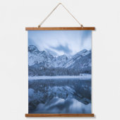 マウン威厳のあるトマンガルト反射フシネ湖 吊り下げ型タペストリー (正面)