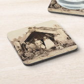 マオリ家族、ニュージーランド、c.1880s (卵白のプリント) コースター (左側)