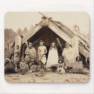 マオリ家族、ニュージーランド、c.1880s (卵白のプリント) マウスパッド