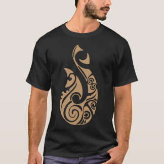 マオリ平マトーフィッシュフックタトゥーギフトアイディア Tシャツ