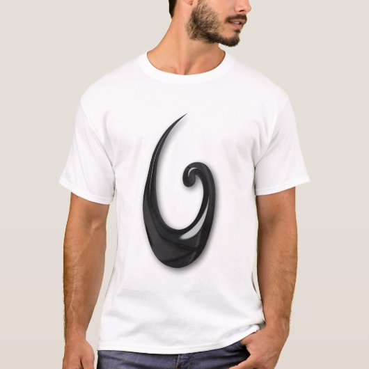 マオリ魚のホック黒曜石 Tシャツ (正面)