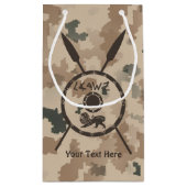 マカビーシールドと槍 – 砂漠 スモールペーパーバッグ (裏面)