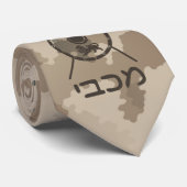 マカビーシールドと槍 – 砂漠 ネクタイ (ロール)