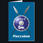 マカビーシールド及び槍 カード<br><div class="desc">マッカビーの盾と2本の槍の描写。この盾は、パレオ・ヘブライ語のアルファベット読で、ライオンと文字の「イスラエル」（イスラエル）によって飾られている。英語文字読の「Maccabee」も登場する。マカベ人はユダヤ人をセレウス帝国の支配から解放したユダヤ人の反逆者であった。キャンドルや揚げ物を使った中冬のフェスティバルではない祝が、セレウシッド帝国に対して、軍隊の勝利と宗教的自由の確保。また、この反乱は、G-dに忠実なユダヤ人とセロイシデスのヘレニズムを採用した人々を巻き込んだ内戦であった。</div>