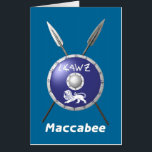 マカビーシールド及び槍 カード<br><div class="desc">マッカビーの盾と2本の槍の描写。この盾は、パレオ・ヘブライ語のアルファベット読で、ライオンと文字の「イスラエル」(イスラエル)によって飾られている。英語文字読の「Maccabee」も登場する。マカベ人はユダヤ人をセレウス帝国の支配から解放したユダヤ人の反逆者であった。キャンドルや揚げ物を使った中冬のフェスティバルではない祝が、セレウシッド帝国に対して、軍隊の勝利と宗教的自由の確保。また、この反乱は、G-dに忠実なユダヤ人とセロイシデスのヘレニズムを採用した人々を巻き込んだ内戦であった。</div>
