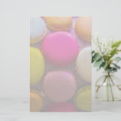 マカロンカラフルおいしいデザ焼いたート 便箋 (スタンド正面)