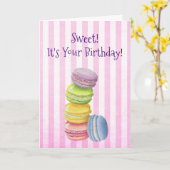 マカロンフランスのペストリーの水彩誕生日 カード (黄色い花)