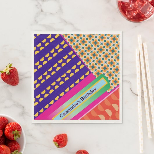 マクシマリスト誕生日繰り返しパターカラフルン スタンダードランチョンナプキン (インサイチュ)