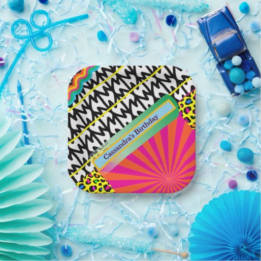 マクシマリスト誕生日繰り返しパターカラフルン ペーパープレート (パーティー)