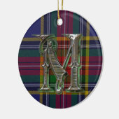 マクベスの格子縞のモノグラムのオーナメント セラミックオーナメント (左)