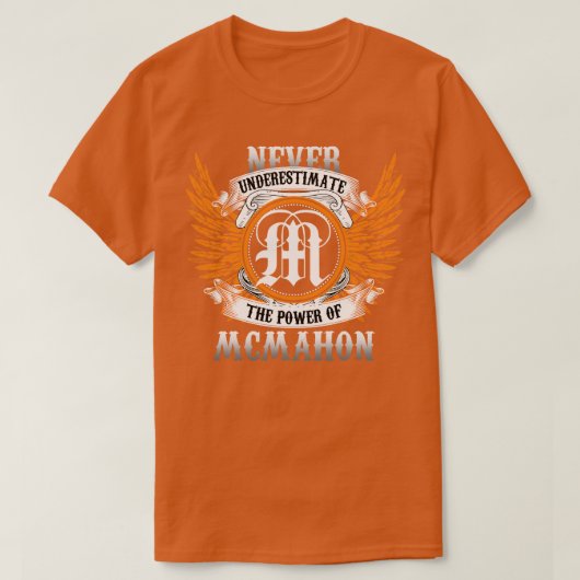 マクマホンの名前のシャツは力を過小評価しない Tシャツ (デザイン正面)
