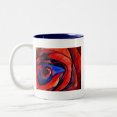 マクロレッドローズ抽象芸術絵画アート ツートーンマグカップ (左)