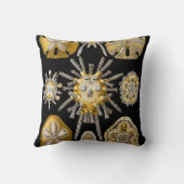 マクロ海の創造物の~の雲丹のクッション クッション (裏面)