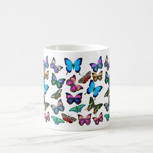 マグによってなびいている蝶 コーヒーマグカップ (中央)
