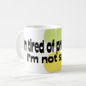 マグのふりをすることに疲れさせている コーヒーマグカップ (正面左)