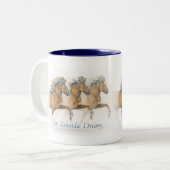 マグのまわりのアイスランドの夢の~の覆い ツートーンマグカップ (正面左)