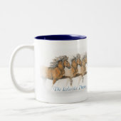 マグのまわりのアイスランドの夢の~の覆い ツートーンマグカップ (左)