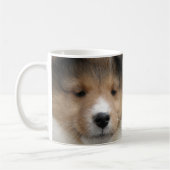 マグのシェットランド・シープドッグの子犬の顔の終わり コーヒーマグカップ (左)
