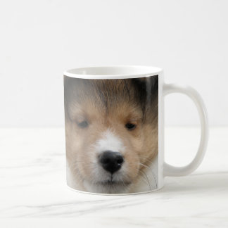 マグのシェットランド・シープドッグの子犬の顔の終わり コーヒーマグカップ