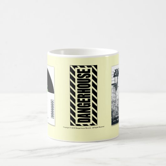 マグの報復者私達は1 (x) Dangerhouseです コーヒーマグカップ (中央)