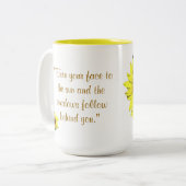 マグの黄色いインテリアが付いている黄色いヒマワリのマグ ツートーンマグカップ (正面左)