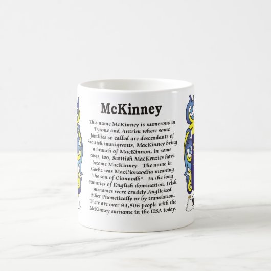 マグのMcKinney家族の紋章付き外衣 コーヒーマグカップ (中央)