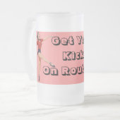 マグはルート66の遠征のノスタルジアのあなたの蹴りを得ます フロストグラスビールジョッキ (正面左)