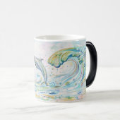 マグを変形させている眩ますイルカ モーフィングマグカップ (正面右)