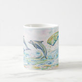 マグを変形させている眩ますイルカ モーフィングマグカップ (中央)