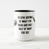 マグを聞くものの何も信じないで下さい マグカップ (中央)