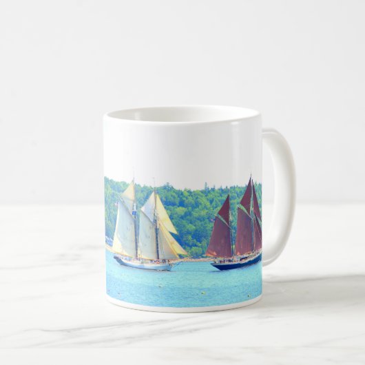 マグを航海する2隻のスクーナー船 コーヒーマグカップ (正面右)