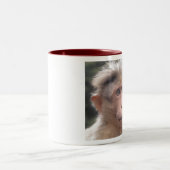 マグを見ている猿 ツートーンマグカップ (中央)