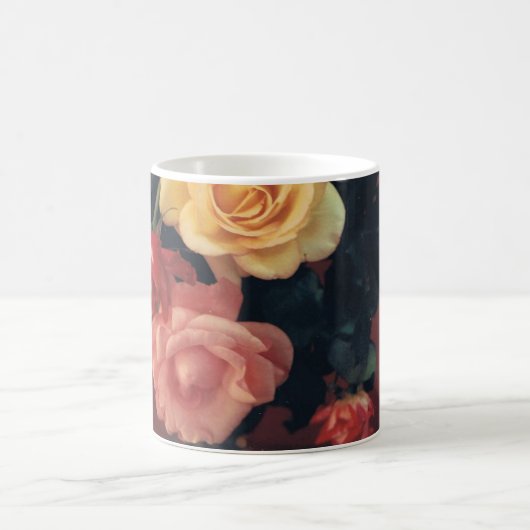 マグカップと巨大バラパターン コーヒーマグカップ (中央)