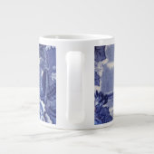 マグカップにメイフラワーを置く：毎日を発見 ジャンボコーヒーマグカップ (裏面)