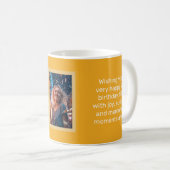 マグカップのアプリコットに写真が入ったハッピーバースデーカード コーヒーマグカップ (正面右)