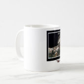 "マグカップの上のPUG" コーヒーマグカップ (正面左)