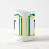 マグカップ - シンプルな幾何学的形状とイニシャル #2 (中央)