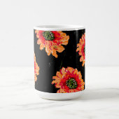 マグカップ:暗闇の中でスプルースがライトアップ コーヒーマグカップ (中央)