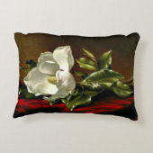 マグノリアグランディフローラ–1895 – マーティンジョンソンヘード アクセントクッション (裏面)