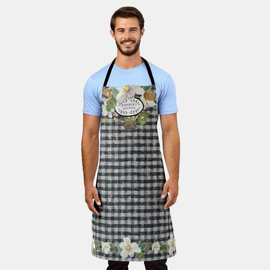 マグノリアフローラファームハウス白黒キッチンネーム エプロン (着用した状態)