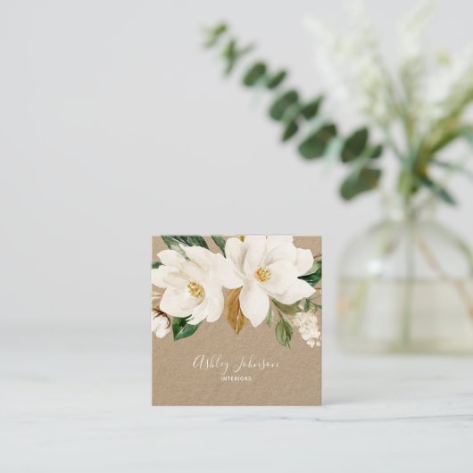 マグノリア白スクリプト型クラフトSNS スクエア名刺 (スタンド正面)