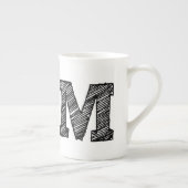 マグモノグラムの:文字"M" ボーンチャイナマグカップ (右)