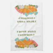 マグロのカセロールのかわいいレトロの台所デザイン キッチンタオル (縦)