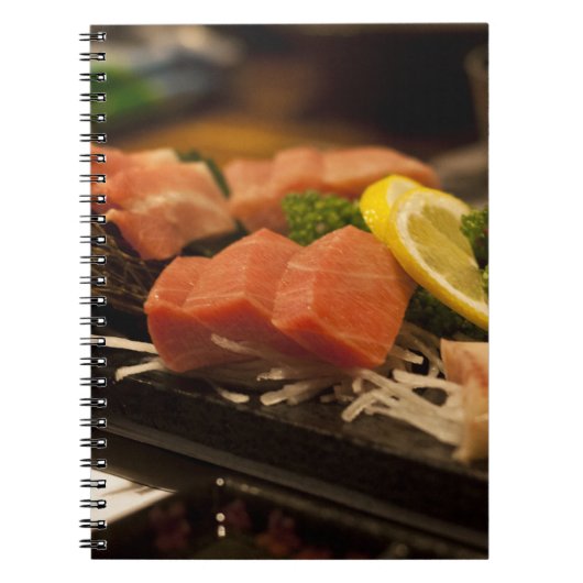 マグロのパーティ寿司タイムの魚料理 ノートブック (正面)