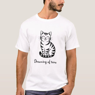 マグロの夢を見るかわいいタビー猫 Tシャツ