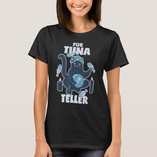 マグロの幸運を呼ぶ猫の占い師 パロディグッズ Tシャツ (正面)