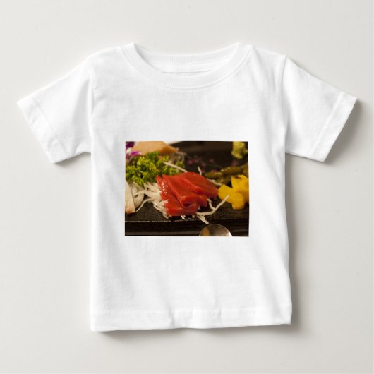 マグロ寿司パーティタイムフィッシュフード ベビーTシャツ (正面)