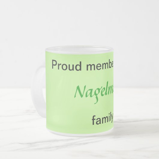 マグ誇りを持った – 家族の一員 フロストグラスマグカップ (正面左)