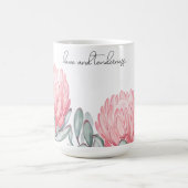 マグ飾は繊細な魅力的花を持つ。 コーヒーマグカップ (中央)