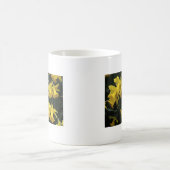 マグ、ラッパスイセンの固まり コーヒーマグカップ (中央)